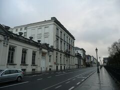 国会議事堂脇をブリュッセル公園方面へ歩く