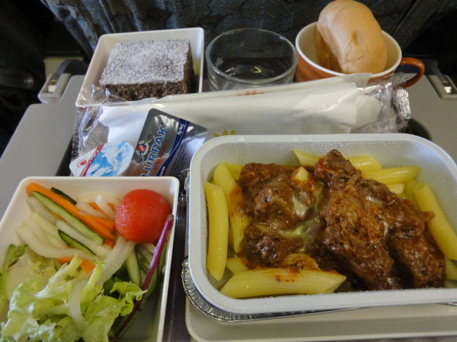 行きの機内食<br /><br />ベトナム航空VN835　香港→ハノイ<br />エコノミークラスその１