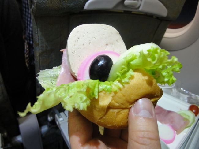 ベトナムのバインミーをイメージするのか？<br />と言いながらの相方作。<br /><br />ベトナム航空の利用頻度は結構多いですが、<br />このミール、私史上最高にウケた内容だったかも。