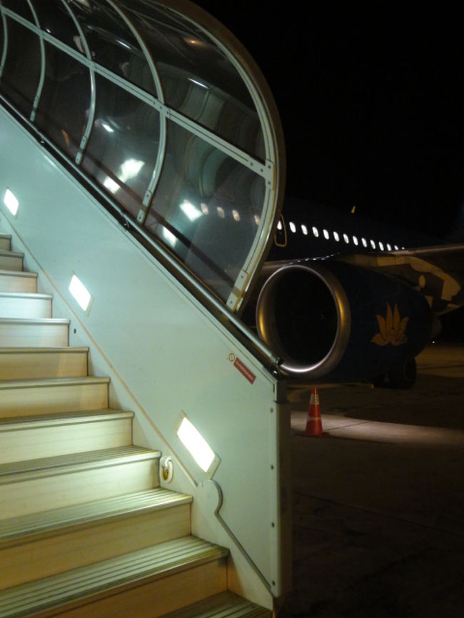 ちなみに全便ともに小さめ機材で<br />シェムリアップではタラップ移動もあったりしました。<br />