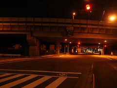 ●阪急石橋駅へと

飛行機を見ていたら、真っ暗になってしまいました。
急いで、最寄り駅の阪急石橋駅へ向かいます。