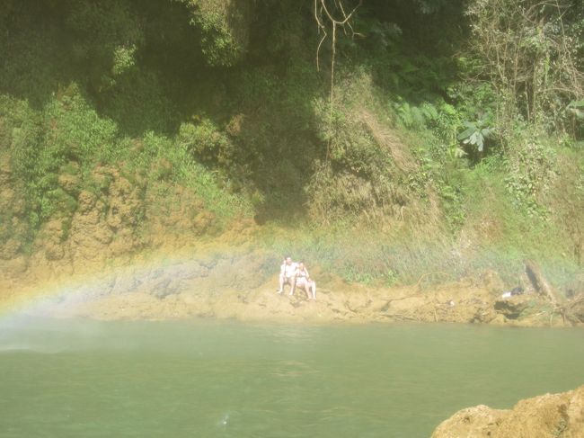 虹の中のフランス人カップル。幸せそうな写真なので、帰国後メールで送ってあげたら、とっても喜んでくれました☆