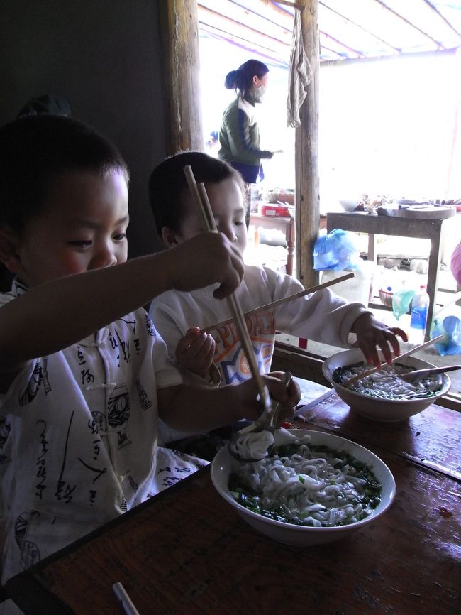 上手にお箸をつかって食べれました！