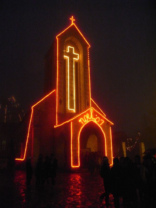 クリスマスモードの教会