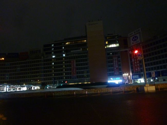 早朝、新宿駅に到着です。