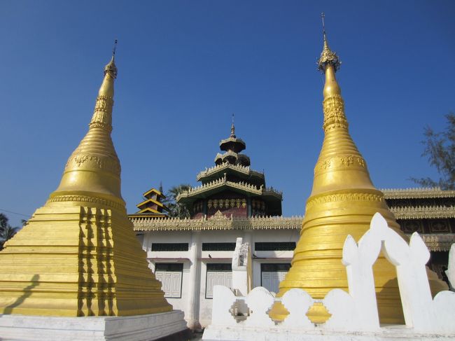 ミャンマーのお寺の屋根。タイとはちょっと違います。