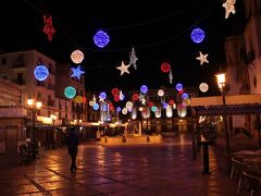 ソコーロ広場のイルミネーション。


２０１２冬のアンダルシア７泊８日★１　ネルハ
http://4travel.jp/travelogue/11146991
２０１２冬のアンダルシア７泊８日★２　グラナダ
http://4travel.jp/travelogue/10738806
２０１２冬のアンダルシア７泊８日★３　アルハンブラ宮殿
http://4travel.jp/travelogue/10738807
２０１２冬のアンダルシア７泊８日★４　トロカル・デ・アンテケラ
http://4travel.jp/travelogue//11146811
２０１２冬のアンダルシア７泊８日★５　コルドバ
http://4travel.jp/travelogue/10738872
２０１２冬のアンダルシア７泊８日★６　セビ−リャ（メトロポール パラソル・エル アレナル）
http://4travel.jp/travelogue/10738873
２０１２冬のアンダルシア７泊８日★７　セビーリャ（大聖堂・闘牛場・スペイン広場・ロス ガリョス）
http://4travel.jp/travelogue/10738880
２０１２冬のアンダルシア７泊８日★８　セテニル
http://4travel.jp/travelogue/10738870
２０１２冬のアンダルシア７泊８日★１０　ロンダ（闘牛場・アラブ浴場・ヒハーラの城壁）
http://4travel.jp/travelogue/10738883
２０１２冬のアンダルシア７泊８日★１１　マラガ
http://4travel.jp/travelogue/10738816