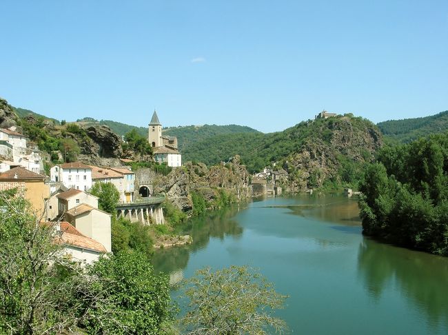 　アンビアレ　タルン川<br /><br />　美しい川と、美しい村です。