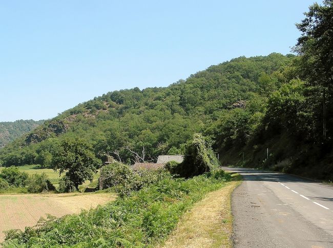 　D 77号線　ミディ・ピレネー<br /><br />　川沿いの道を、尚も東へ向かいます。