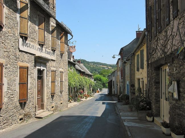 　D 77号線　Villeneuve　ヴィルヌーヴ<br /><br />　ちょっと良い感じの家並みです。