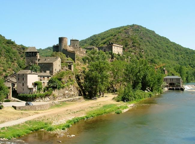 　ブロウズ・ル・シャトゥ<br /><br />　こんな小さな村なのに、何故お城が？という感じの村です。