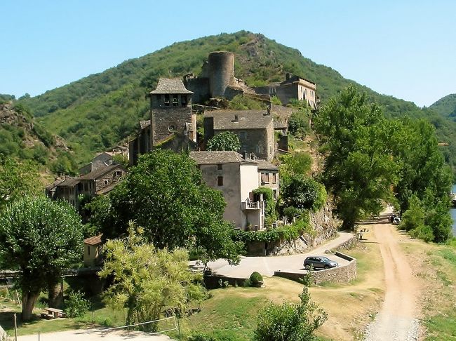 　ブロウズ・ル・シャトゥ<br /><br />　シヤトウというより、「砦」という感じの城。