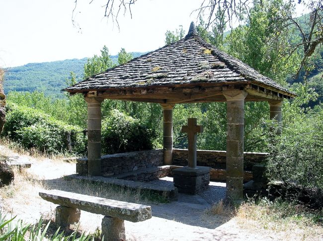 　ブロウズ・ル・シャトゥ<br /><br />　丘の上の東屋(休息所)です。