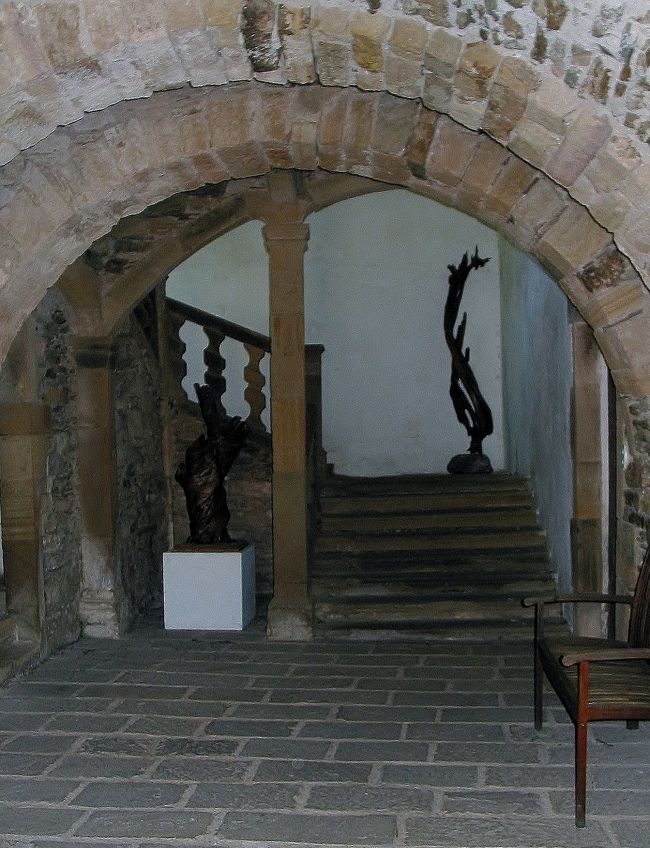 　ブロウズ・ル・シャトゥ<br /><br />　住宅棟の中です。<br /><br />　きわめて質素な、お殿様という感じですね。