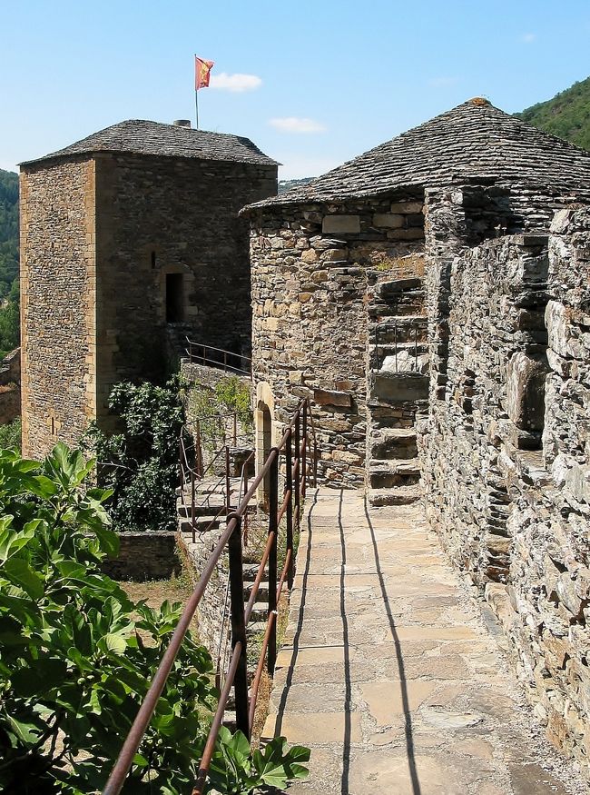 　ブロウズ・ル・シャトゥ<br /><br />　城壁の上を歩けます。