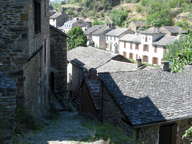 　ブロウズ・ル・シャトゥ<br /><br />　丘の上から、下の村へと降ります。