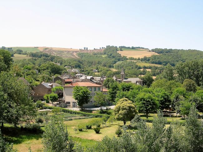 　ヴィルヌーヴ<br /><br />　フランスの美しい田舎ですね。<br /><br />　北フランス地方などでは、あまり見ることのできない、美しい田舎の景色です。