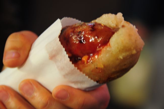 ★　大腸包小腸<br /><br />もち米ソーセージでソーセージ（香腸）を包んだ一品。