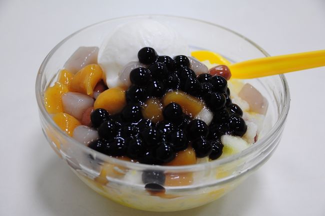 こっちの豊仁氷のほうが好きかも♪<br /><br />思融と氷を食べながら、おしゃべり。仕事が大変そうだけど充実しているようでした。<br /><br />そろそろ10時なので、あまり疲れさせてしまっては悪いと思い、思融にお礼を言って、ホテルに戻ることにしました。