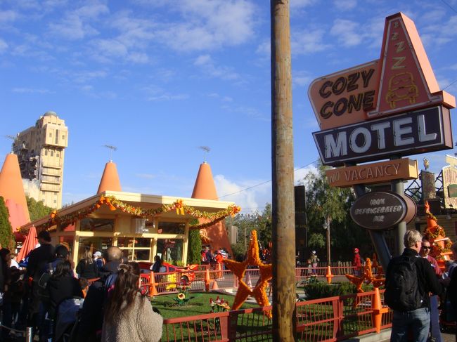 ここでマックィーンのスーベニアバケット（クリスマスホリデーバージョン）をGET！