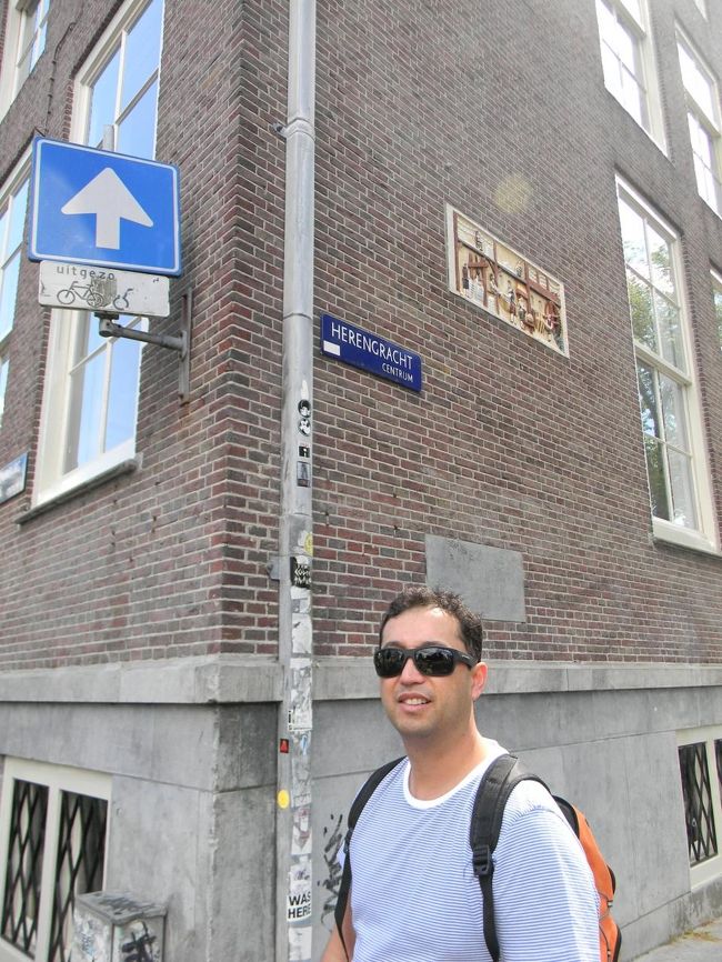 壁にこんな楽しいタイルが。