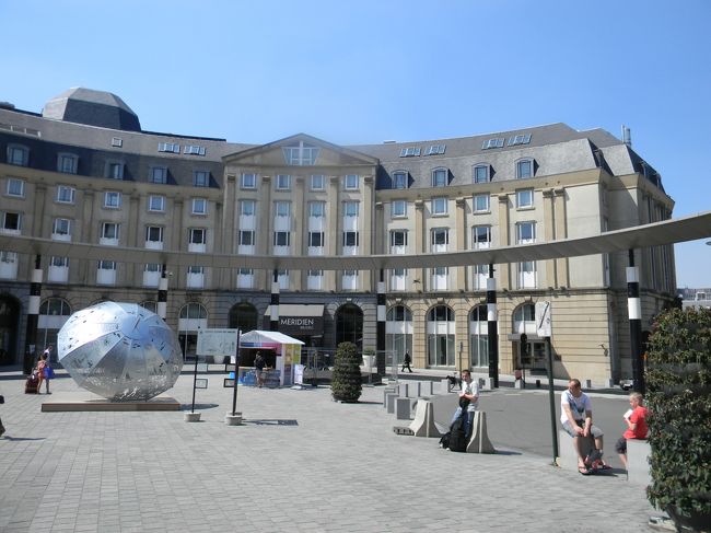 アムステルダムから新幹線でブリュッセルへ。駅前の光景。