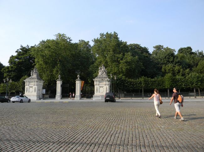 宮殿の向かいに王立公園が。