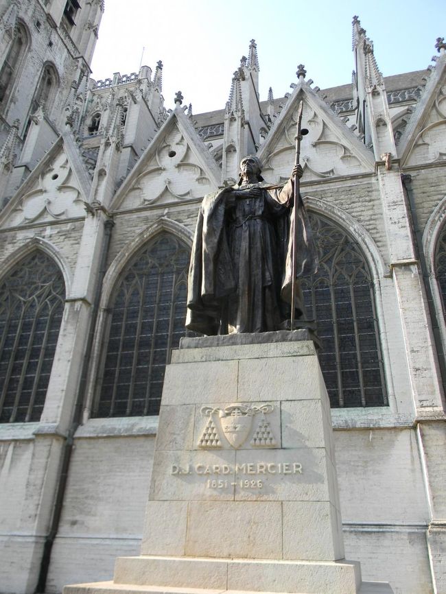 サンミシェル・エ・グデゥール大聖堂。巨大です。　