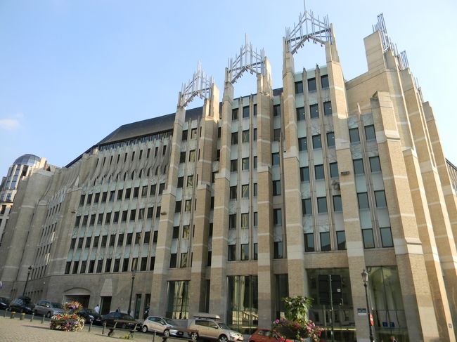 面白いデザインのビルです。