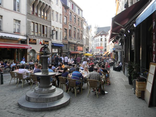 グランプラザ、横道。