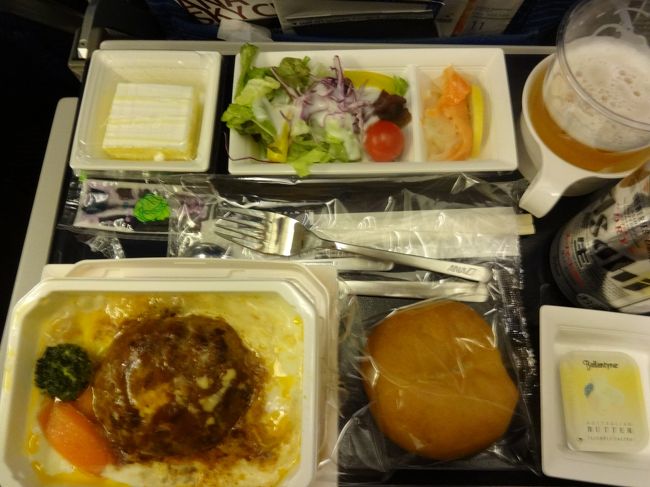 ANAに乗るのはいつ以来？もしかして初めて？？<br /><br />機内食が美味しいのにびっくり！<br />ここ数回のうちで、いちばん美味しかったです！