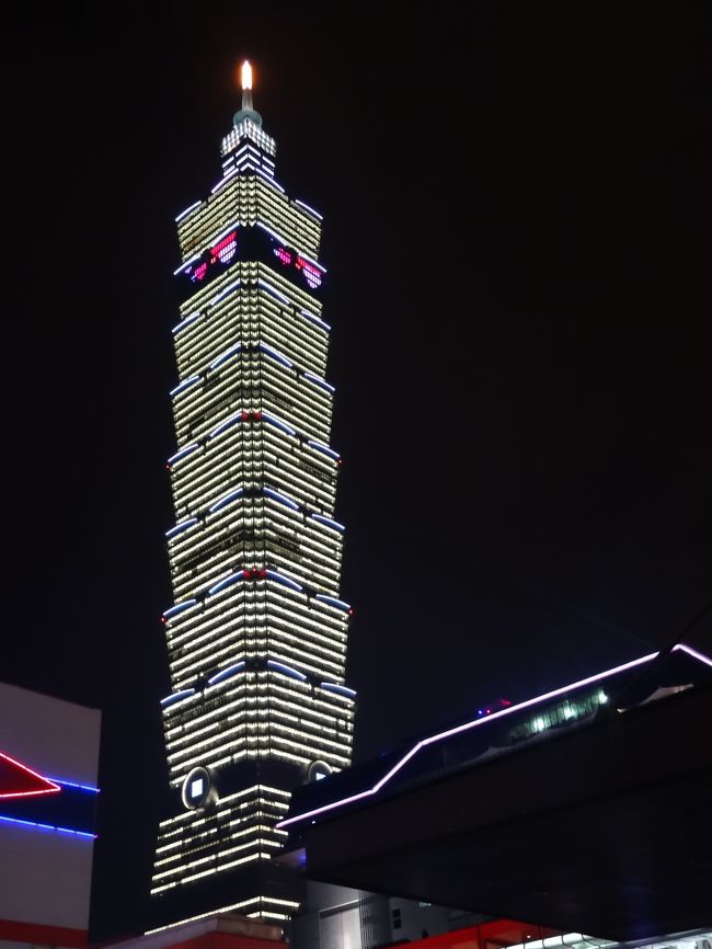 花火が終わった後は、黄色にライトアップされました。<br />ハートがかわいい♪