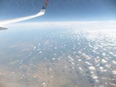 定刻通り出発。南アフリカ上空を抜けると晴れてきました。