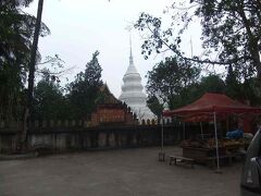 タイ族園内の寺。