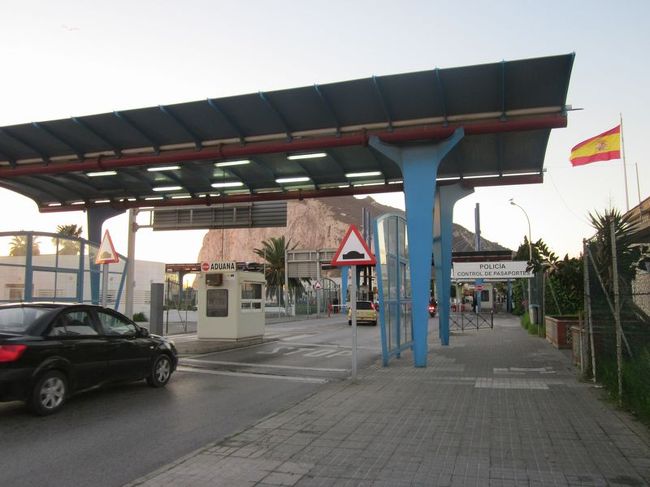 5分程で国境です。