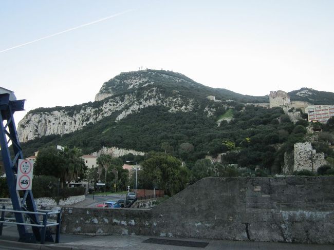 どこにいても、ザ・ロックが視界にはいります。