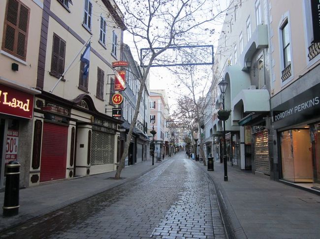 早朝とあって、人通りは多くありません。