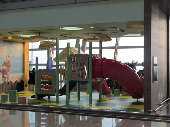 キッズスペースがあったので息子に走り回ってもらいます