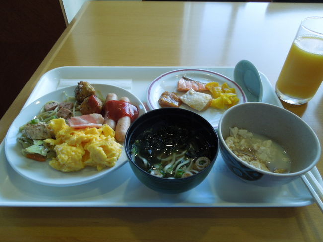 朝食はホテルの上層階（７階ぐらいだったかな）でバイキング形式でした。<br />写真は控えめになっていますが、結構食べました。（汗）<br />結構レベルが高く、沖縄感も十分ありました。<br />