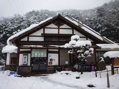 お宿のチェックインまでに少し時間があるので、城崎の外湯「鴻の湯」へ・・・露天風呂は大雪で雪見風呂、頭の上に雪が降り積もります。

入湯料は５００円、駐車場は１時間まで無料でした。