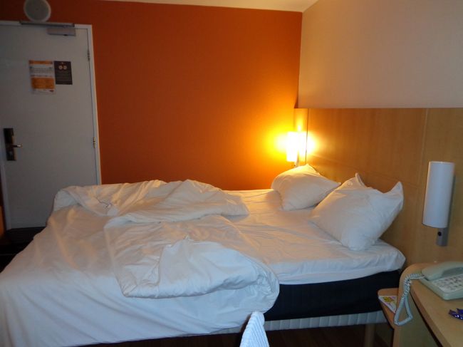 個人的好みからベッドは広過ぎでした。