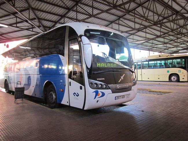 バスは、海岸線に沿ってマラガまで3時間かけて走ります。