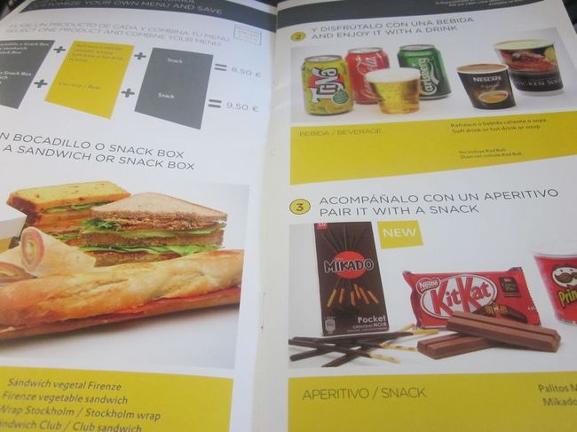 LCCにお約束の「飲み物有料」です。<br />