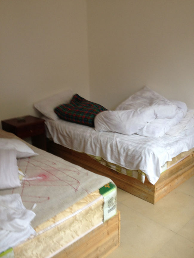 宿の寝床。布団がたくさんあって暖かく寝ることができた。暖房器具はほかにはない。