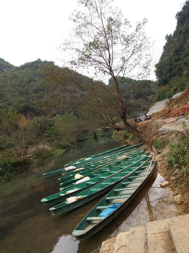 最後のボート。５元でいいよ、っていってくれたんだけどちょうどのお金がなくって１０元払った。