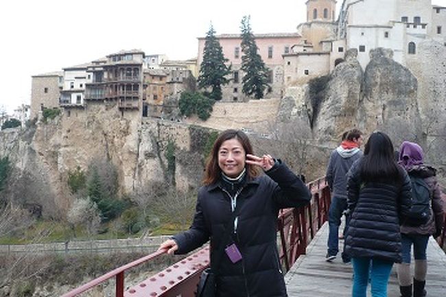 高所恐怖症の私は、<br />つり橋の上で顔がこわばり〜〜。