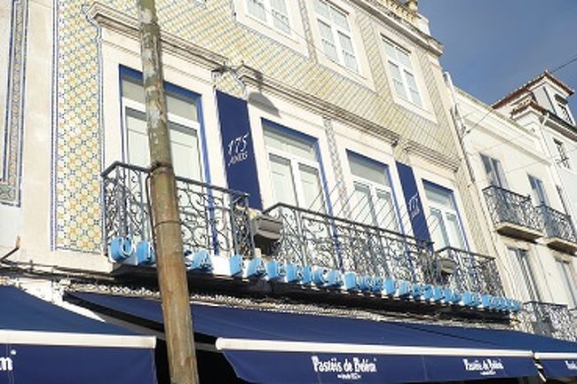 エッグタルトで（１つ１．２ユーロ）<br />店内がごった返しでしたが、<br />う〜ん、私には・・・、<br />タルトというか、パイ生地みたいなのはサクサクで美味しかった。<br />