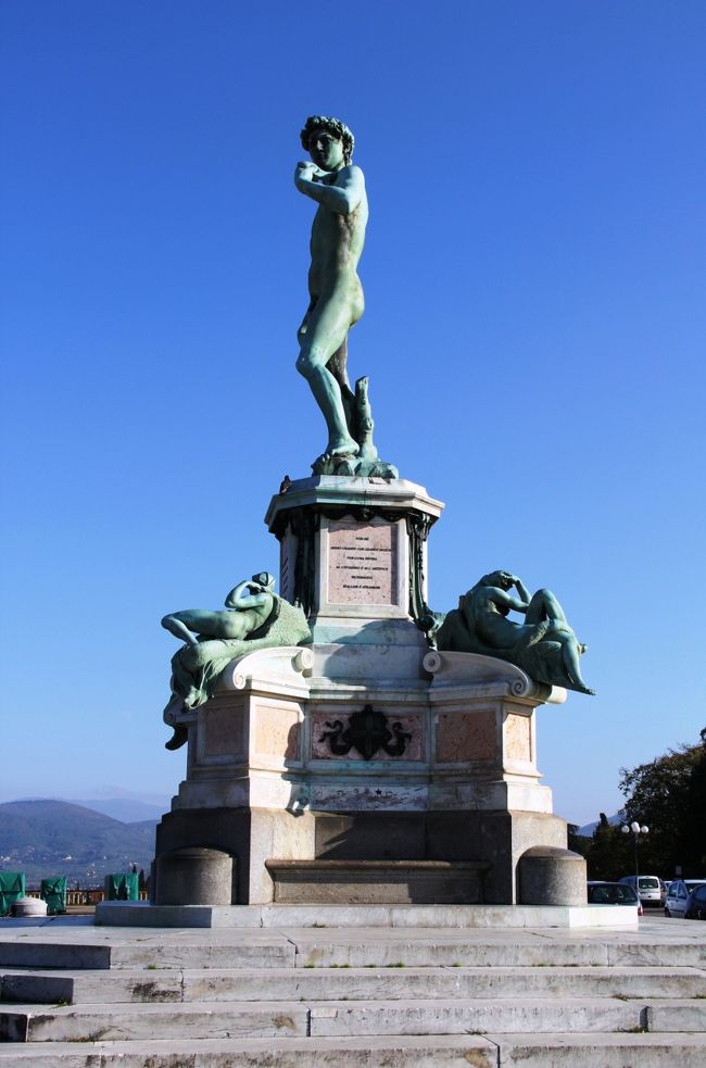 ミケランジェロ広場のシンボル、ダヴィデ像（レプリカ）