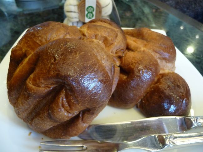 このブリオッシュもめっちゃ美味しかったです！♪<br /><br />さすがは林雅彦シェフのお店、店内の雰囲気も、スイーツの味も文句なし！<br />何度でも足を運びたくなるカフェです！☆<br />