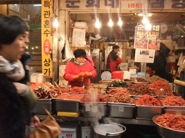 乗り継ぎは８時間。<br />今回は買い物もないので、前から気になっていた広蔵市場へ。